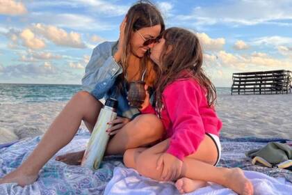 Floppy Tesouro se encuentra recuperada de sus lesiones tras The Challenge Argentina y disfruta unos días de descanso junto a su hija Moorea en Miami