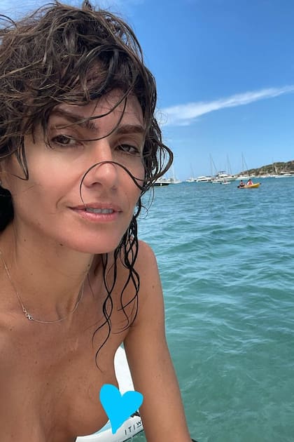 Flor, aprovechando a full el verano europeo.