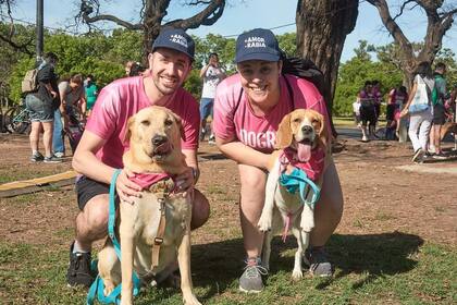 Flor, Leandro y sus perritos, Mora y Simón