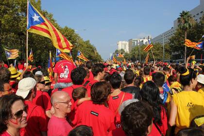 Flor llegó el día de la Díada de Catalunya (Foto tomada en 2014, donde la gente se organizó para llevar remeras rojas y amarillas)