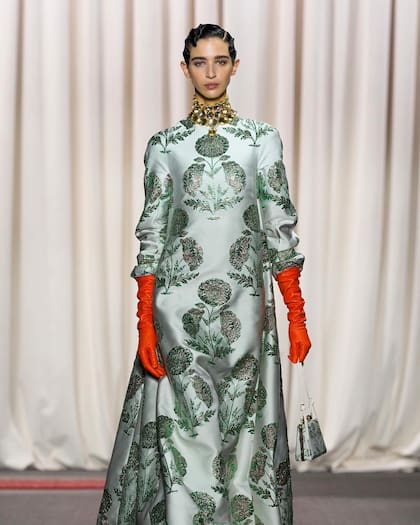 Flor Mayer en la pasarela de Giambattista Valli