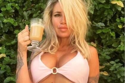 Flor Peña dio por comenzado el año escolar y festejó de manera hot desde la cama con Ponce de León