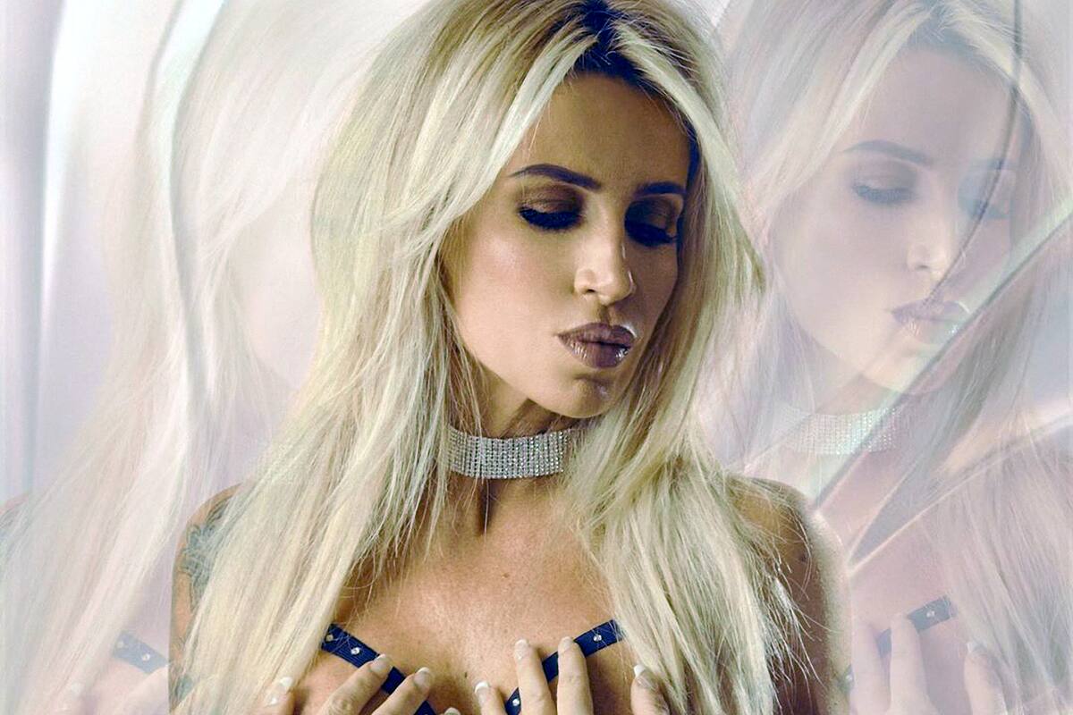 Flor Peña mostró su costado más sensual.