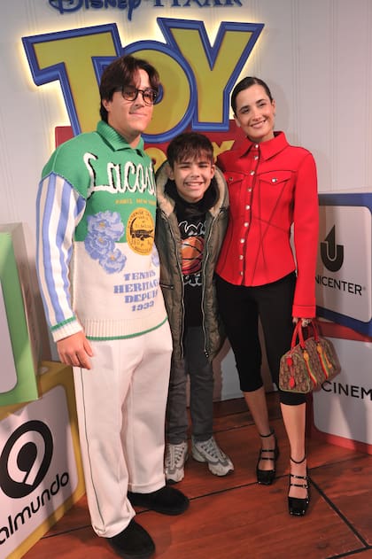 Flor Torrente junto a su novio Santiago Slapak y un acompañante
