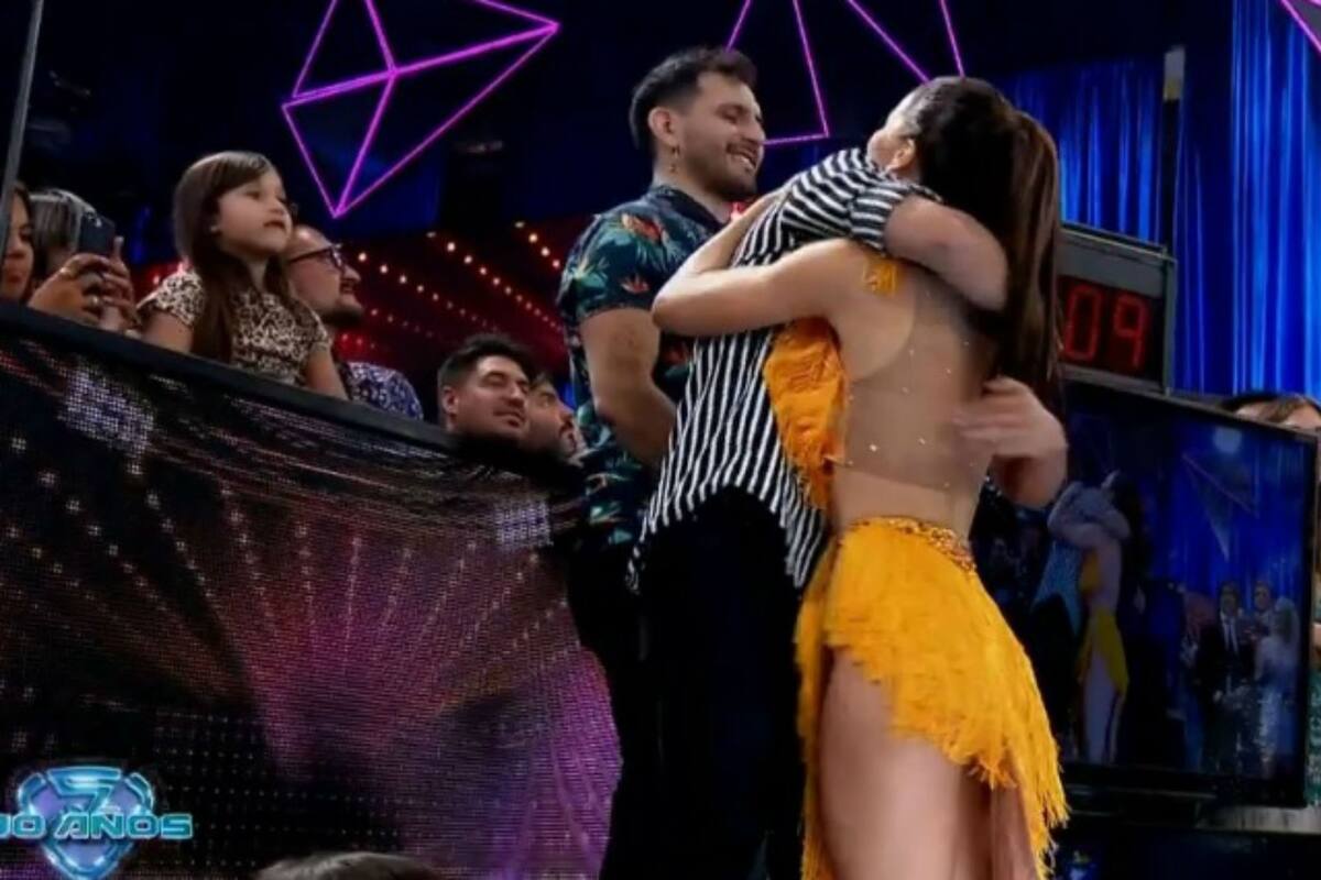 Flor Vigna se abrazó a Mati Napp en la especial final del Bailando