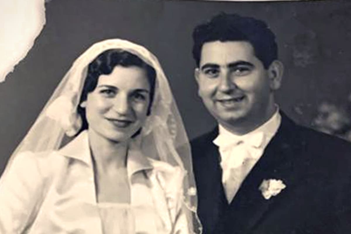 Flora y Salomón Cattach, nacidos en Egipto, llegaron juntos a Buenos Aires. Él era un empresario de la carne en El Cairo. Ella, junto a sus hijos, fundó Al Galope