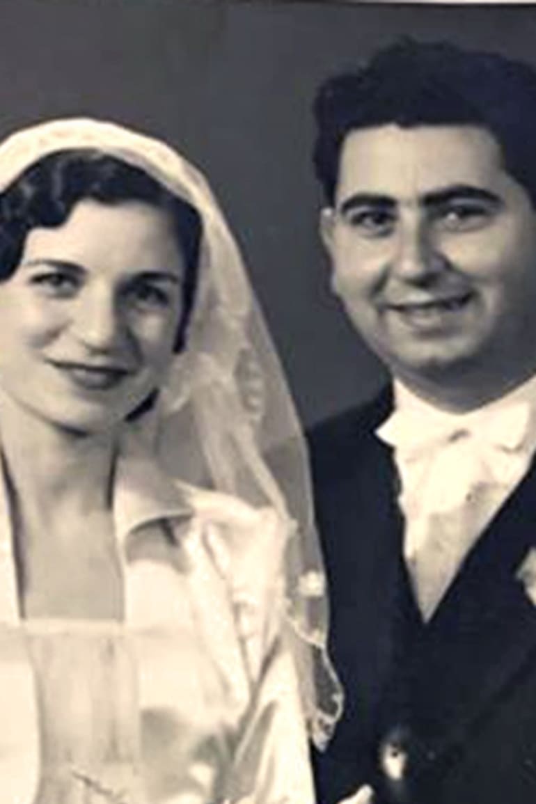 Flora y Salomón Cattach, nacidos en Egipto, llegaron juntos a Buenos Aires. Él era un empresario de la carne en El Cairo. Ella, junto a sus hijos, fundó Al Galope