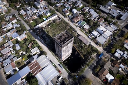 Floreal del Sol había sido anunciado como un complejo de seis torres de 14 pisos con viviendas, unidades profesionales y un sector hotelero