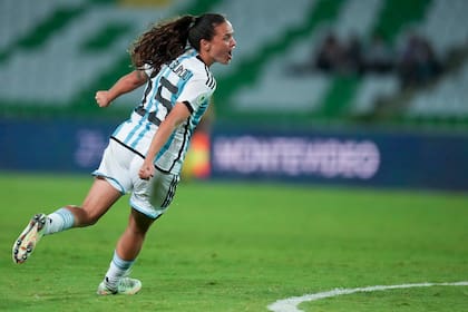 Florencia Bonsegundo acaba de definir el último partido del grupo B de la Copa América femenina de Colombia, el 1-0 sobre Venezuela que clasificó semifinalista a la Argentina.