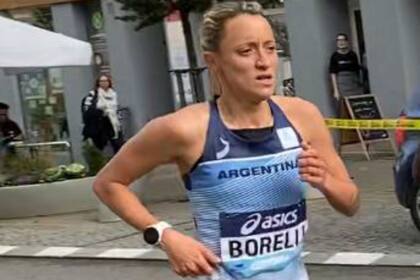 Florencia Borelli batió en Polonia el récord argentino de media maratón.