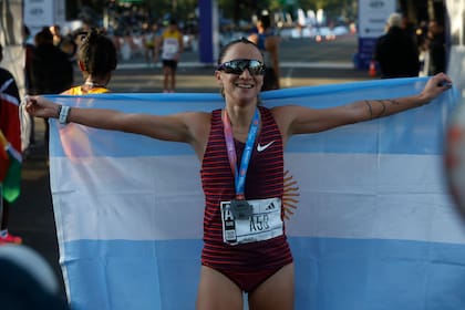 Florencia Borelli, la marplatense, se quedó con todas las miradas de la media Maratón de Buenos Aires