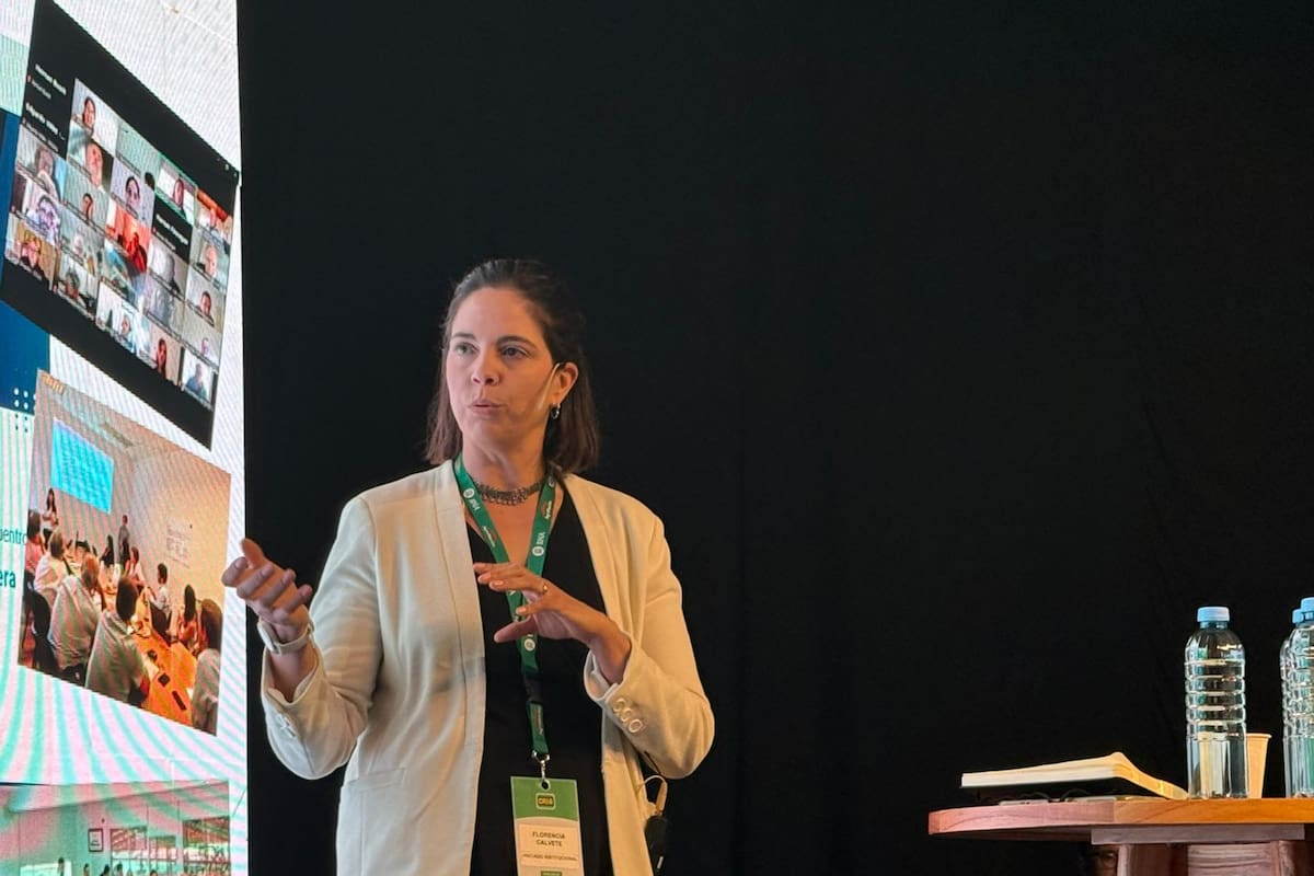 Florencia Calvente, jefa de investigación macroeconómica y análisis de riesgo de Conosur Inversiones en el Congreso CREA