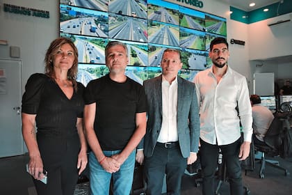 Florencia Cañebate, del gremio de Peajes; Juan Zabaleta, exintendente de Hurlingham; Fernando Gray, intendente de Esteban Echeverría, y Facundo Moyano construyen un frente interno en el PJ bonaerense para desafiar a La Cámpora
