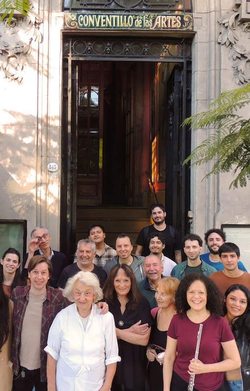 Florencia Cárdenas, nieta del primer propietario del edificio, lidera la pléyade de artistas que hoy ensaya en sus distintas unidades.