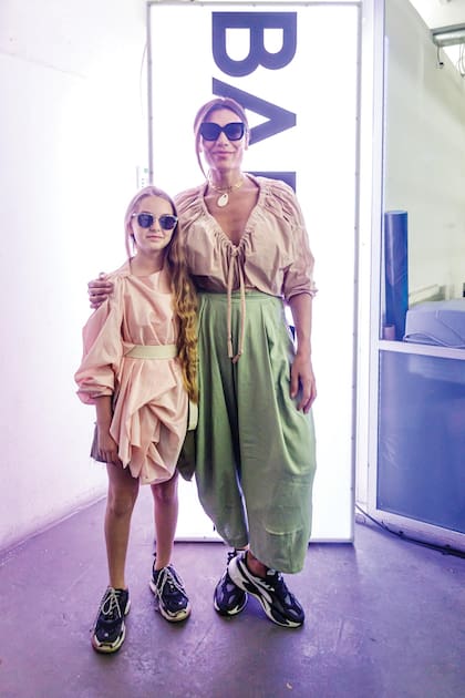 Florencia de la V y su hija Isabella se vistieron de JT y estuvieron entre los pocos afortunados que vieron el show de la marca en su boutique de Recoleta.