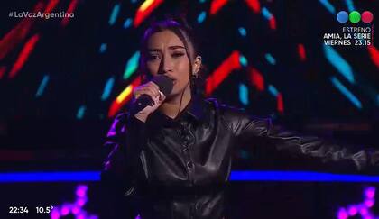 Florencia Ibarra, de 20 años, recibió la bendición de Luck Ra para continuar en La Voz Argentina