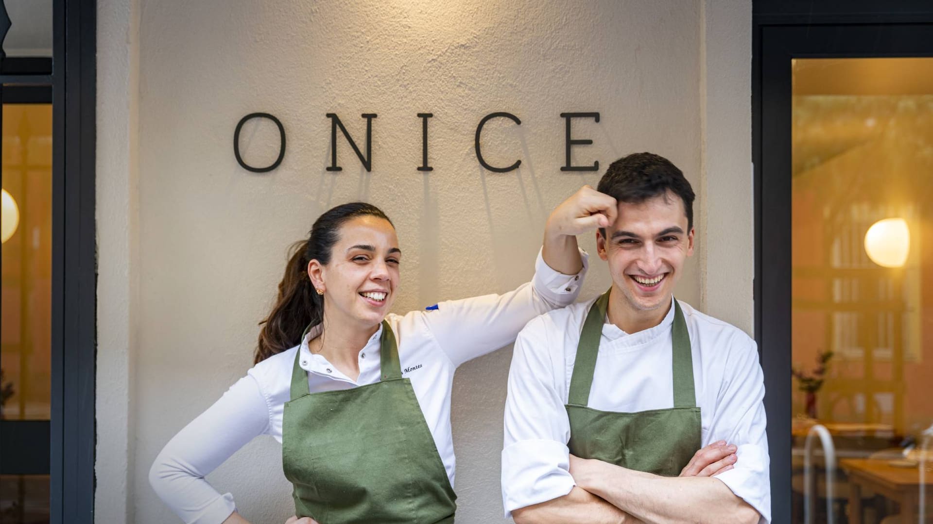Florencia Montes junto a su pareja, el chef italiano Lorenzo Ragni, ambos ex Mirazur y al frente del restaurante ganador.