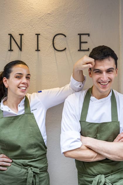 Florencia Montes junto a su pareja, el chef italiano Lorenzo Ragni, ambos ex Mirazur y al frente del restaurante ganador.
