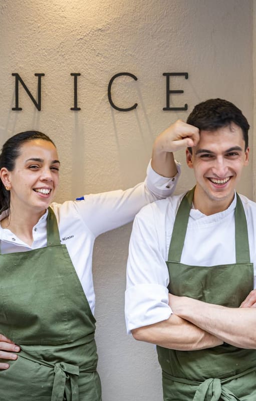 Florencia Montes junto a su pareja, el chef italiano Lorenzo Ragni, ambos ex Mirazur y al frente del restaurante ganador.