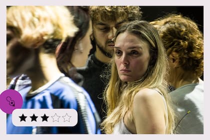 Florencia Otero en una escena de Personas, lugares, cosas, de Duncan MacMillan