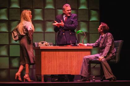 Florencia Peña, César Bordón y Pablo Palavecino, en una escena de Network