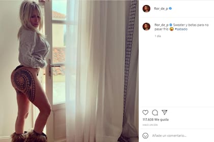 Florencia Peña posó desde su habitación con un look "invernal"