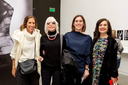 Florencia Perotti, la artista Marta Minujín, Victoria Noorthoorn, directora del Moderno, y la historiadora del arte Andrea Giunta