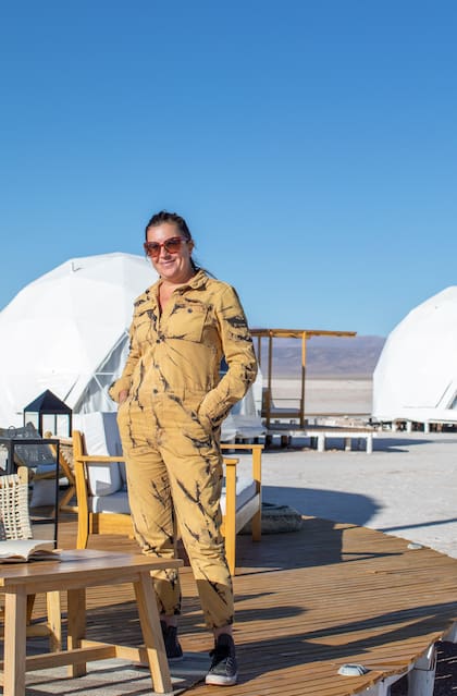 Florencia Rodríguez en Pristini, glamping de lujo en las Salinas Grandes.