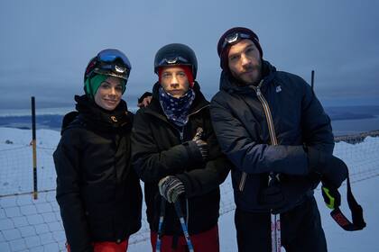 Florencia Ventura, Nico Riera y Michel Noher disfrutaron de la nieve en el Ski Night