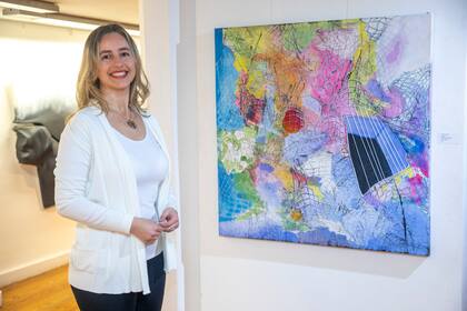 Florencia Wagner tiene un leitmotiv: las redes, a las que pinta, incluye en una instalación y les dedica un poema