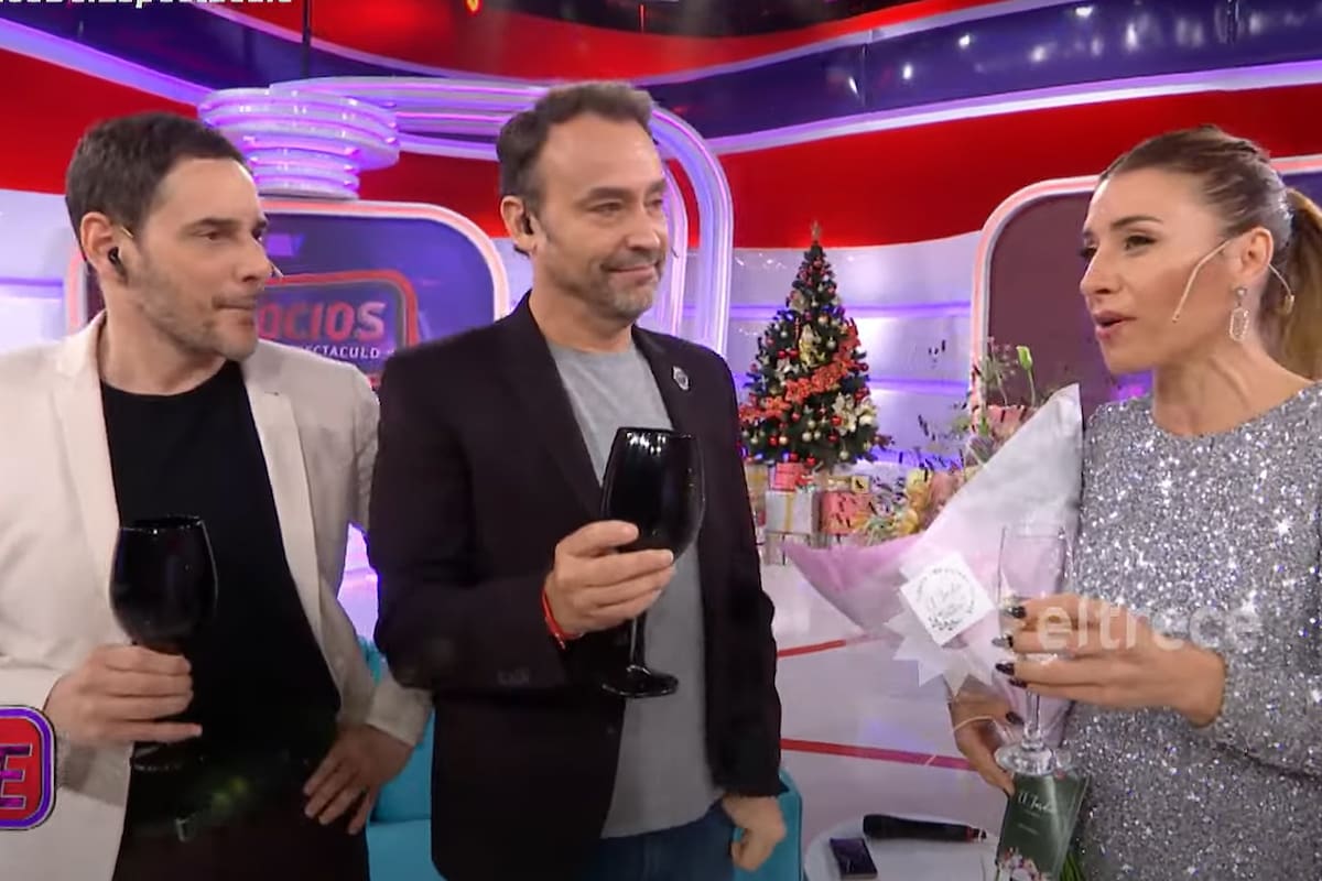 Flores, champagne y palabras emotivas, en la despedida de Socios del Espectáculo