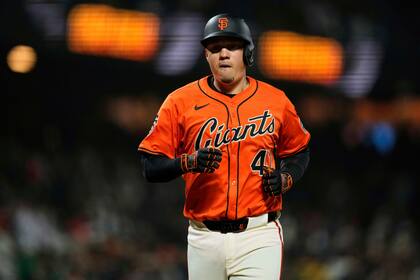 Flores consigue 3 jonrones y remolca 8 carreras; Webb guía a Gigantes a triunfo 9-1 sobre A's