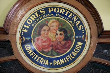 Flores Porteñas, la panadería más antigua de la ciudad de Buenos Aires, situada sobre la Avenida Rivadavia al 3100, abrió en 1885