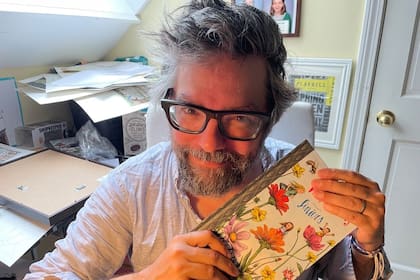 "Flores salvajes" es el tercer libro de Liniers inspirado en sus hijas