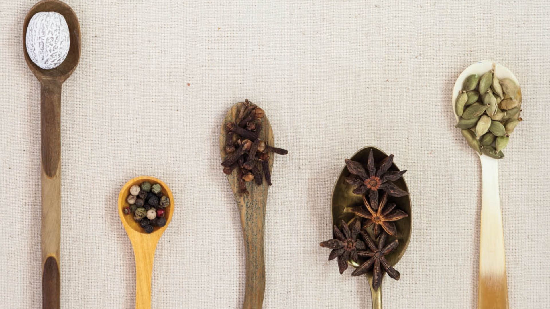 Flores, semillas o frutos, rizomas y cortezas: las especias son, en origen, partes de plantas.