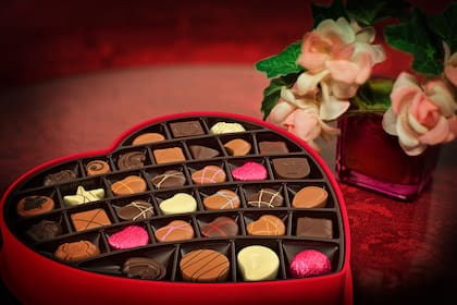 Flores y chocolates es una de las opciones que brindó la IA
