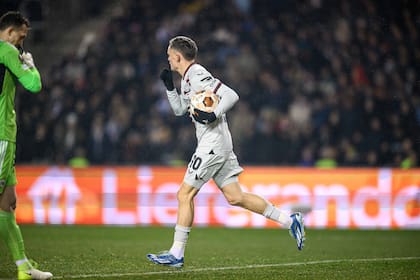 Florian Wirtz convirtió el descuento y se llevó la pelota para buscar el empate, algo que Bayer Leverkusen conquistó en la última jugada