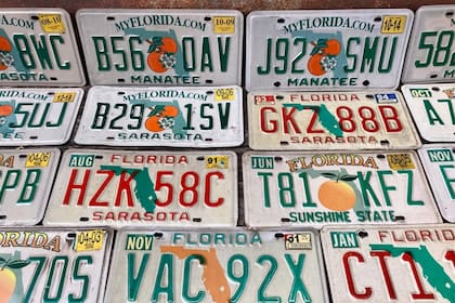 Florida aclaró cómo saber si una placa está en regla según la nueva ley de matrículas