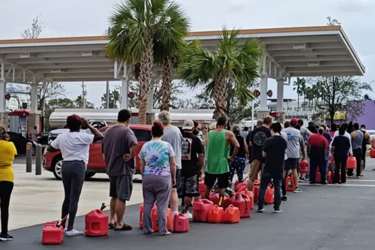 Florida estableció varios puntos para entregar galones de gasolina gratis