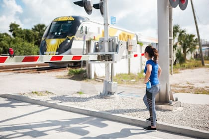 Florida implementará un nuevo marco normativo para cruces ferroviarios en enero de 2026