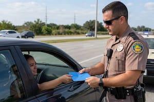 Qué significa y cómo funciona la tarjeta azul que portarán ciertos conductores