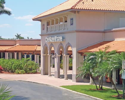 Florida Keys Outlet Marketplace es un centro comercial en Florida City, ubicado en 250 E Palm Dr