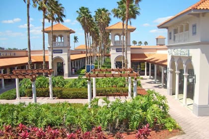 Florida Keys Outlet Marketplace fue elegido como el mall más "bueno, bonito y barato", según ChatGPT