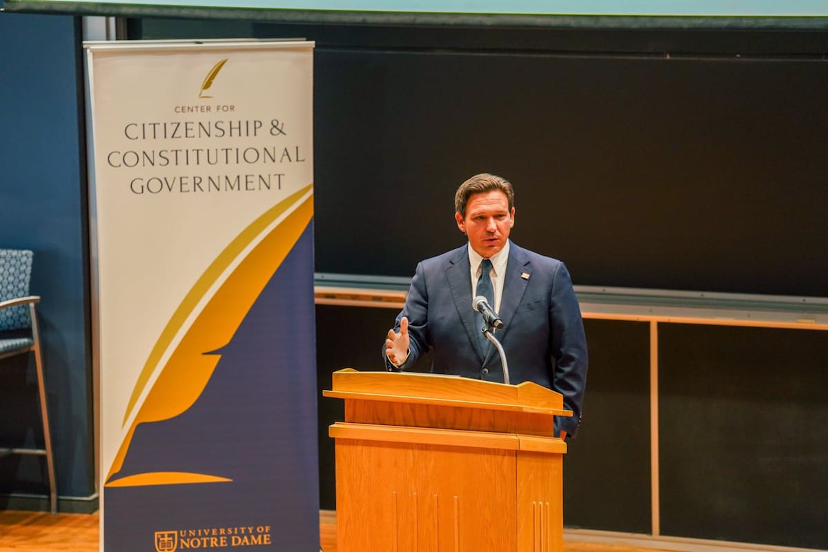 “Florida merece un senador que ayude al presidente Trump a cumplir su mandato electoral", comentó el gobernador Ron DeSantis