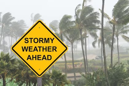 Florida se mantiene alerta ante posibles desastres naturales nuevos y a la temporada de incendios