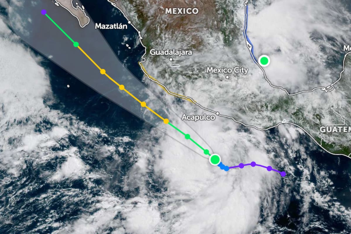 Flossie está ubicada a 240 millas de Acapulco