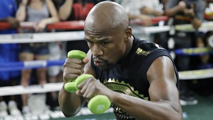 Floyd Mayweather vuelve a combatir en procura de batir el récord de Rocky Marciano