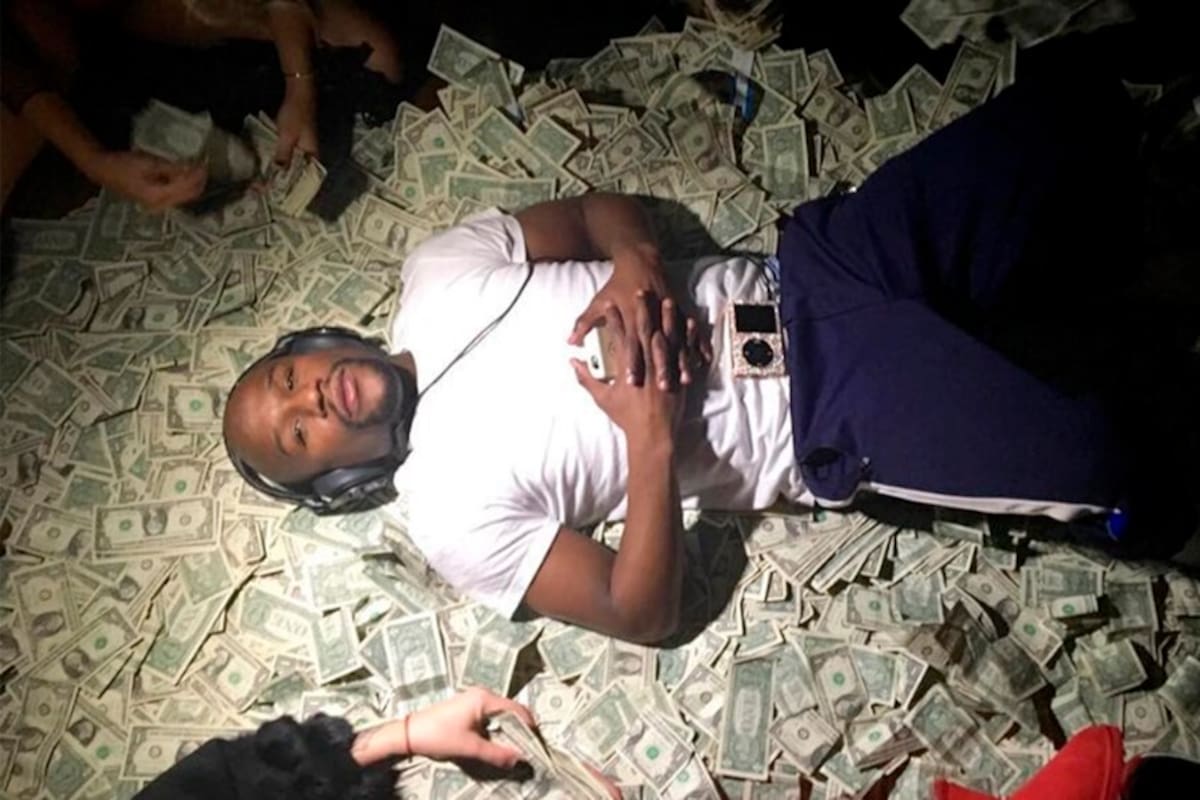 Floyd Mayweather y un momento de ostentación