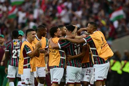 Fluminense es un abrazo entero entre todos sus jugadores