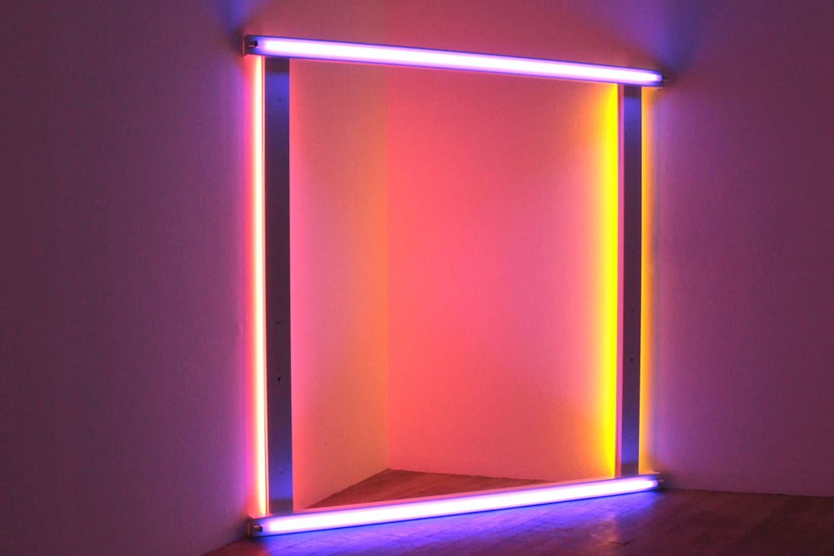 Fluorescencia: Cuadrado de luz azul, rosa y amarilla. Sin título (To Donna), 1971, de Dan Flavin